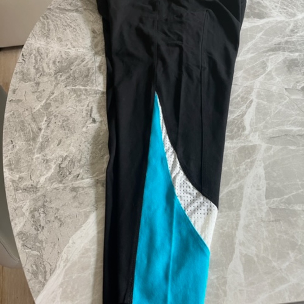 Capri's - black with teal and white on bottom size 1X by Marc Jacobs